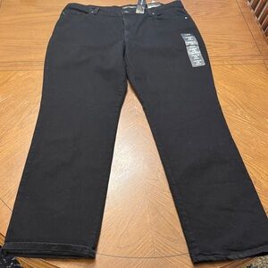 NWT Lee Black Straight Leg Relaxed Fit Mid Rise Women's Jeans size 16 32” inseam